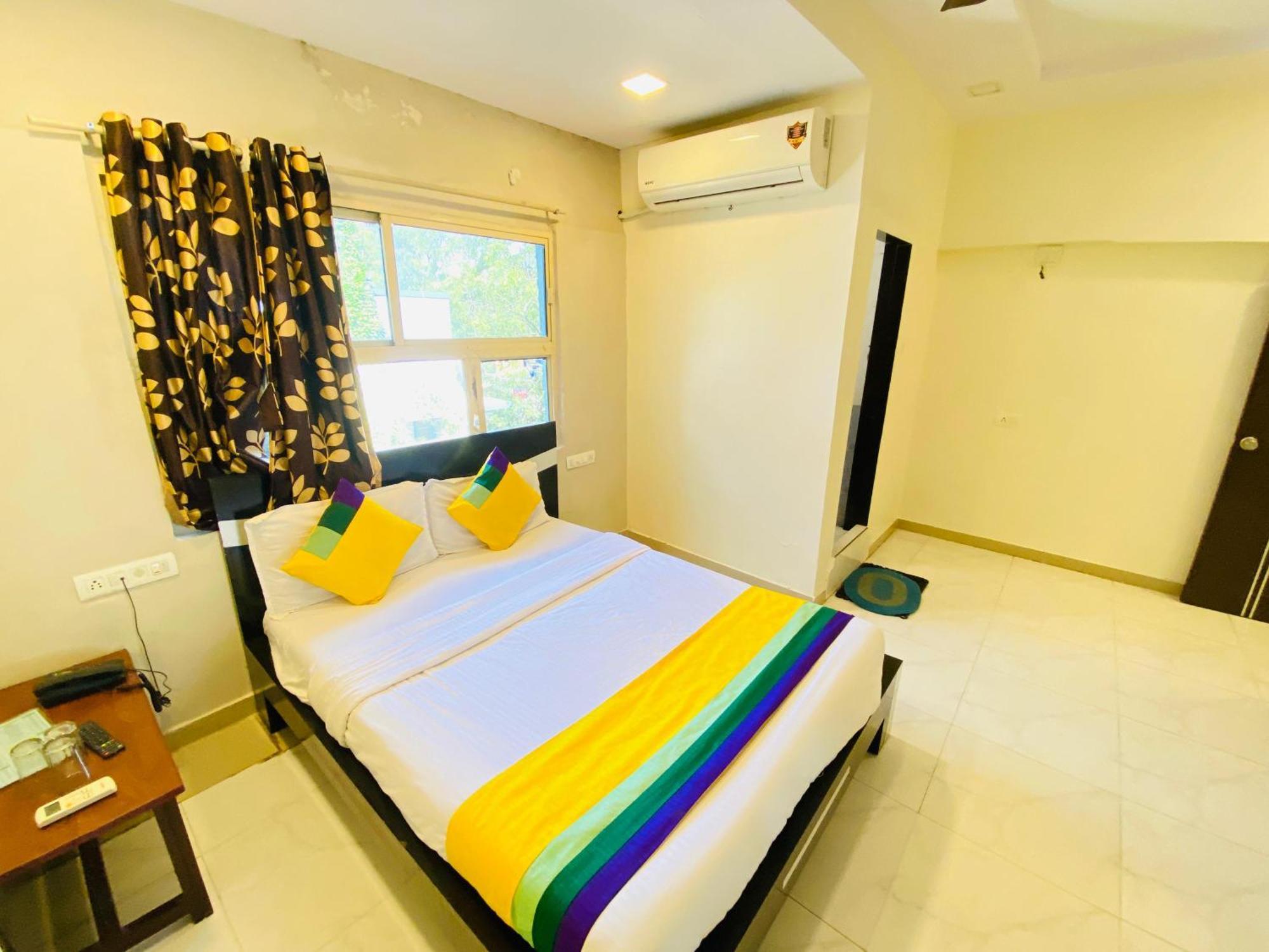 Hotel Aakash Navrangpura Ahmedabad Exteriör bild