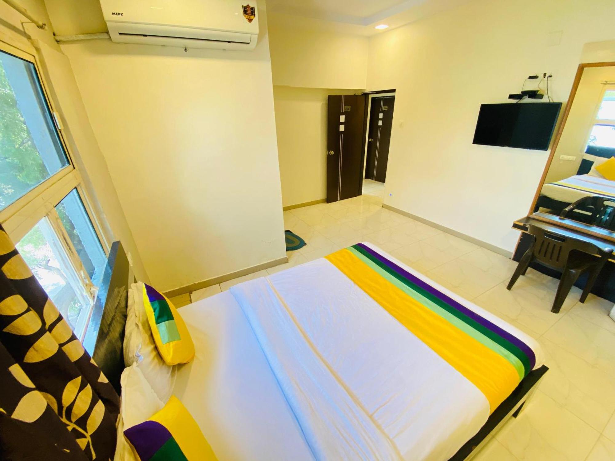 Hotel Aakash Navrangpura Ahmedabad Exteriör bild
