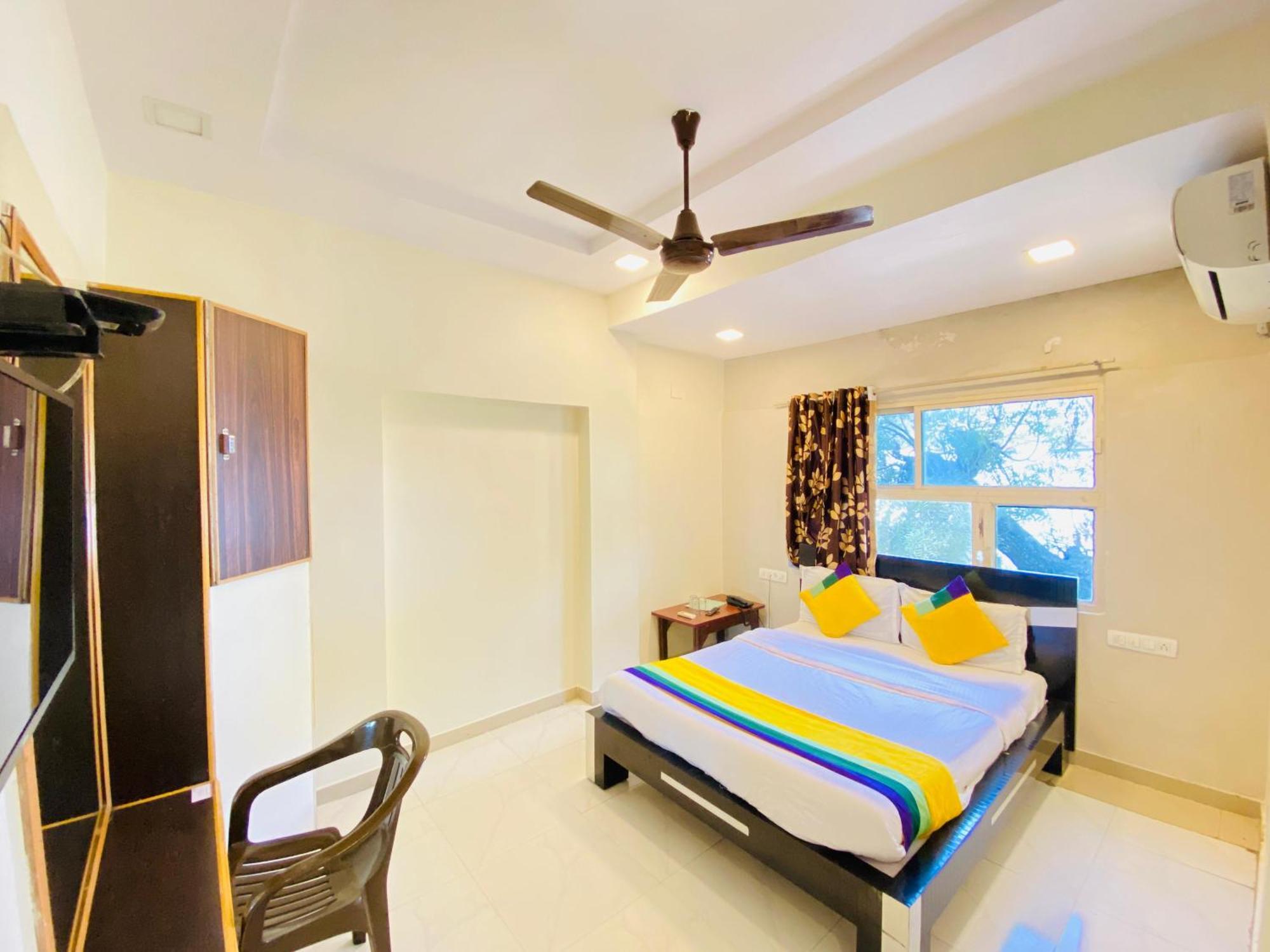 Hotel Aakash Navrangpura Ahmedabad Exteriör bild