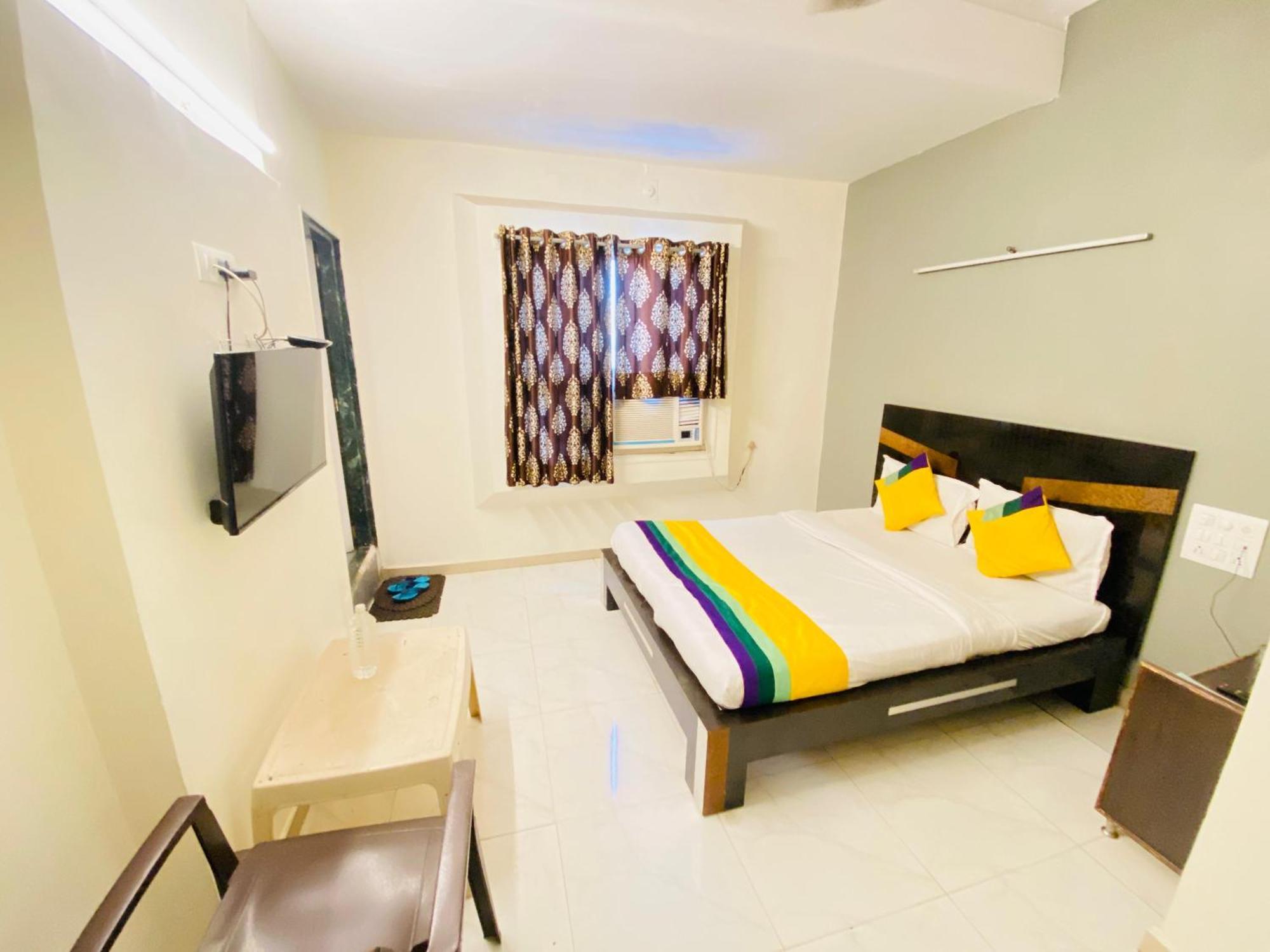 Hotel Aakash Navrangpura Ahmedabad Exteriör bild