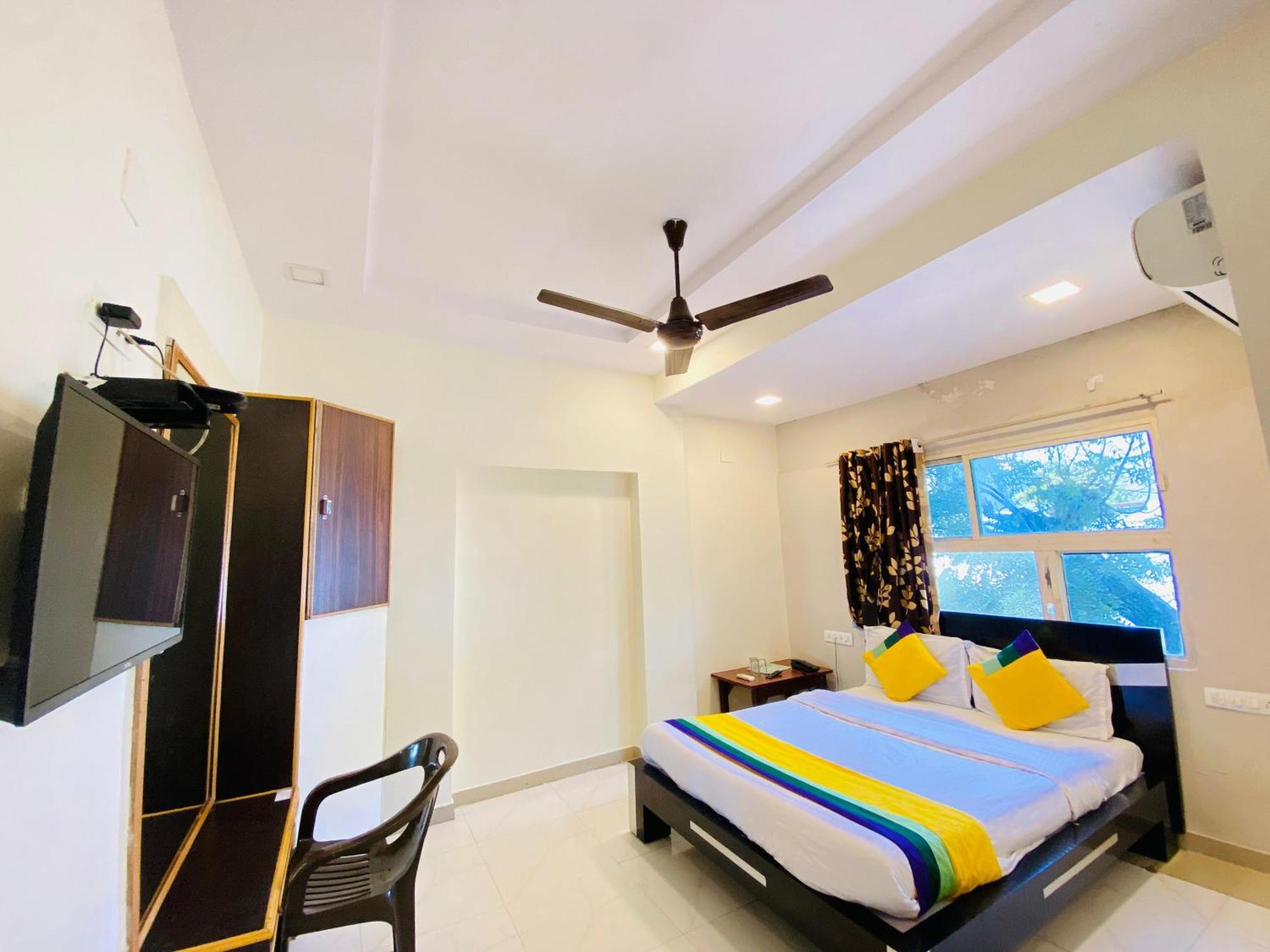 Hotel Aakash Navrangpura Ahmedabad Exteriör bild