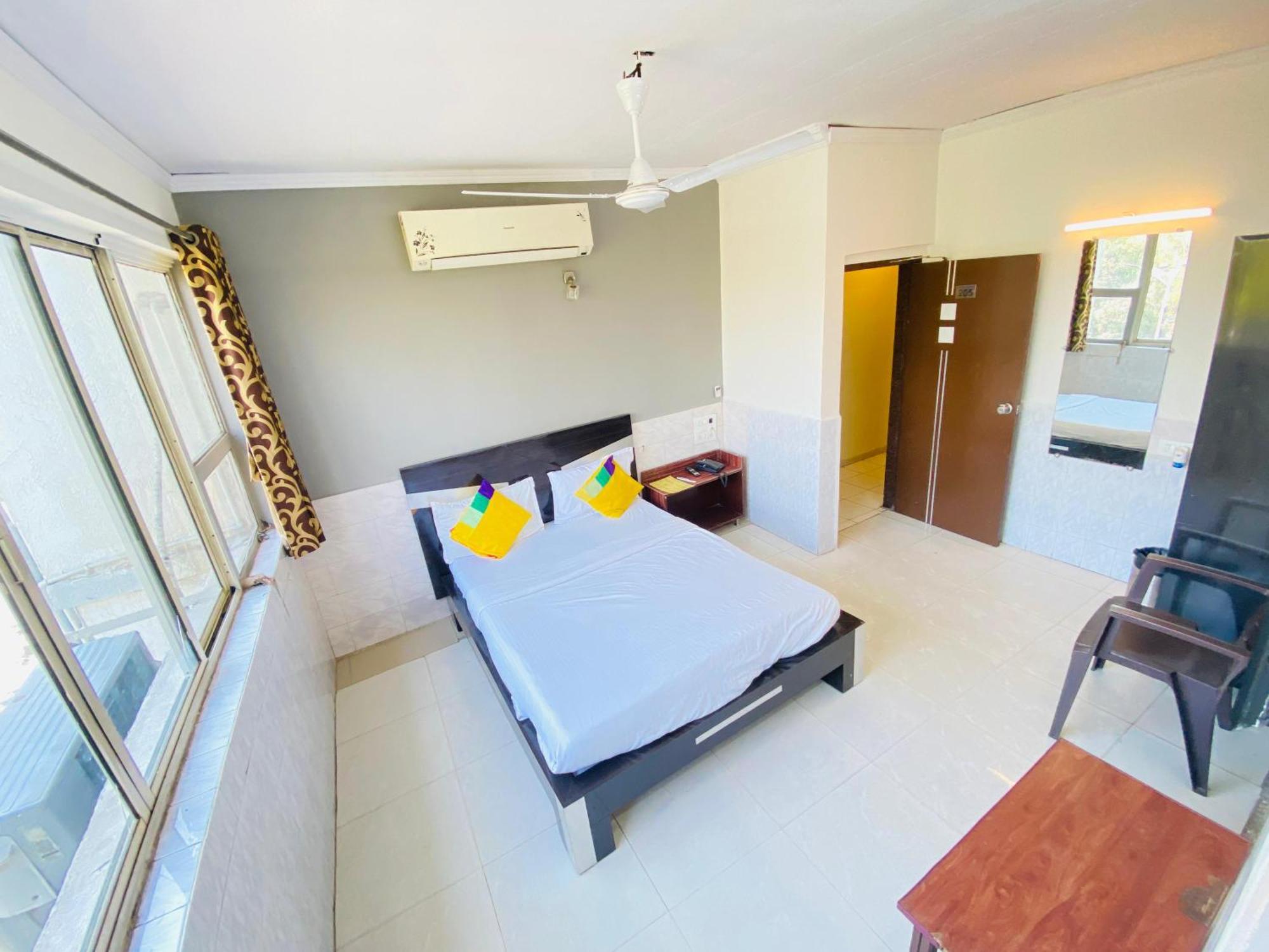 Hotel Aakash Navrangpura Ahmedabad Exteriör bild