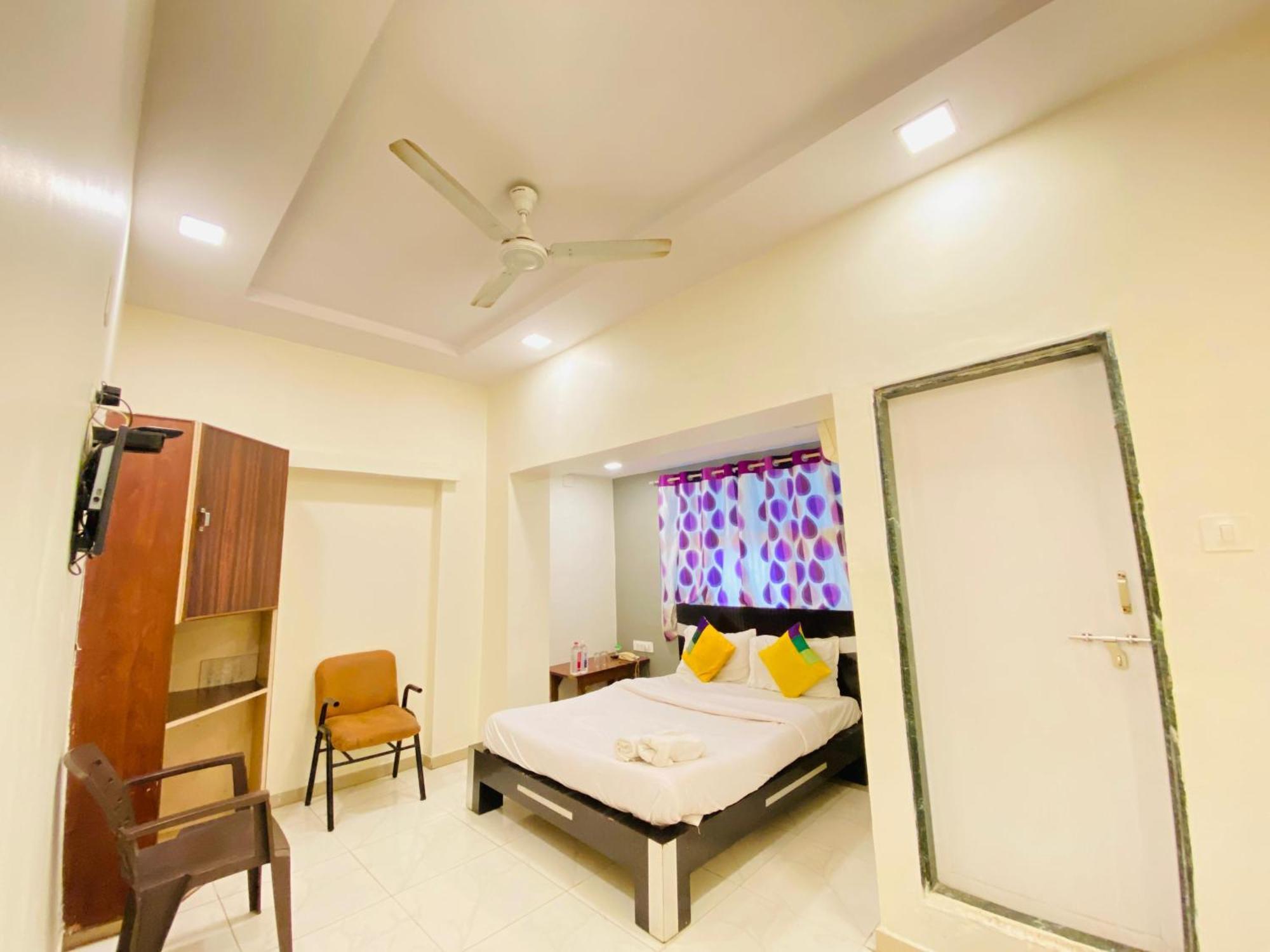 Hotel Aakash Navrangpura Ahmedabad Exteriör bild