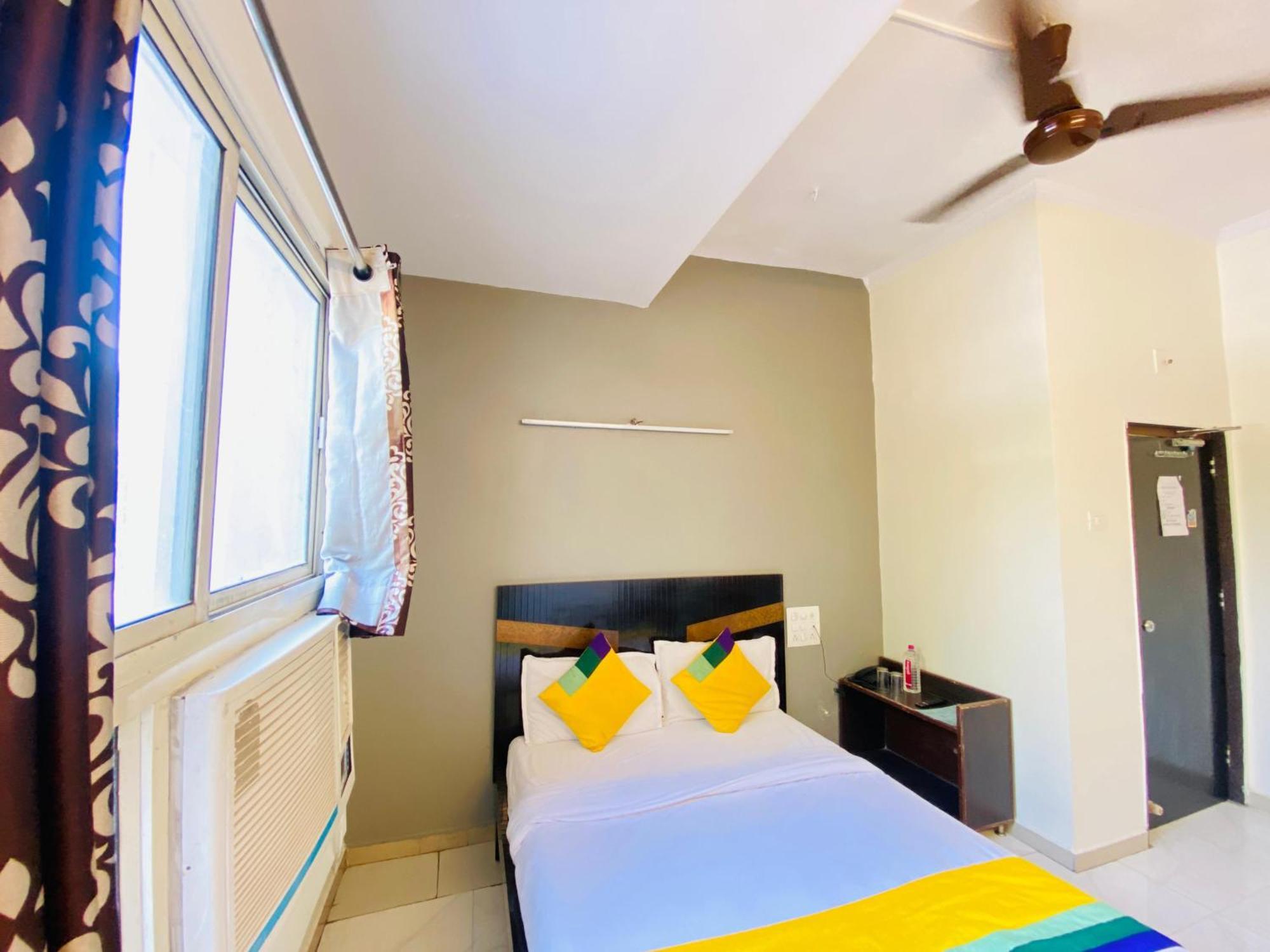 Hotel Aakash Navrangpura Ahmedabad Exteriör bild